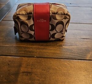 Coach Essential Logo Pouch